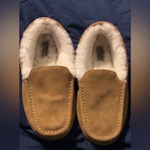 These are tan moccasins there a size 9 but fit like an 8 worn a handful of times
